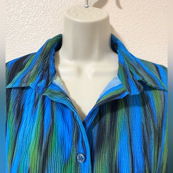 Vibrant Blue and Green Long Shirt - Picture 3 of 10